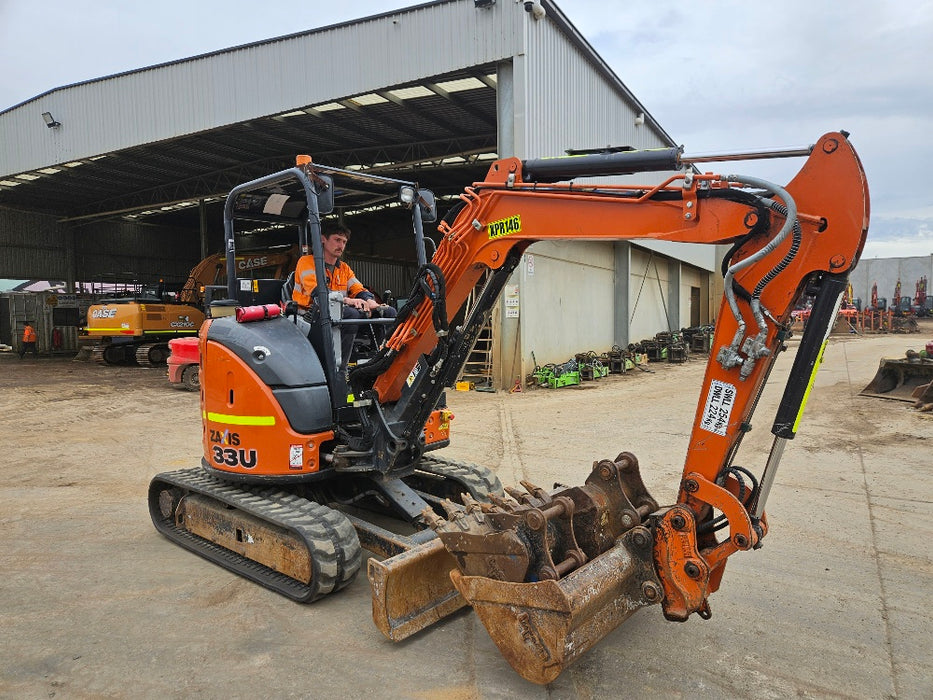 2022 HITACHI ZX33U-5 3.4T EXCAVATOR (M939) WITH HITCH, BUCKETS AND 930 HOURS