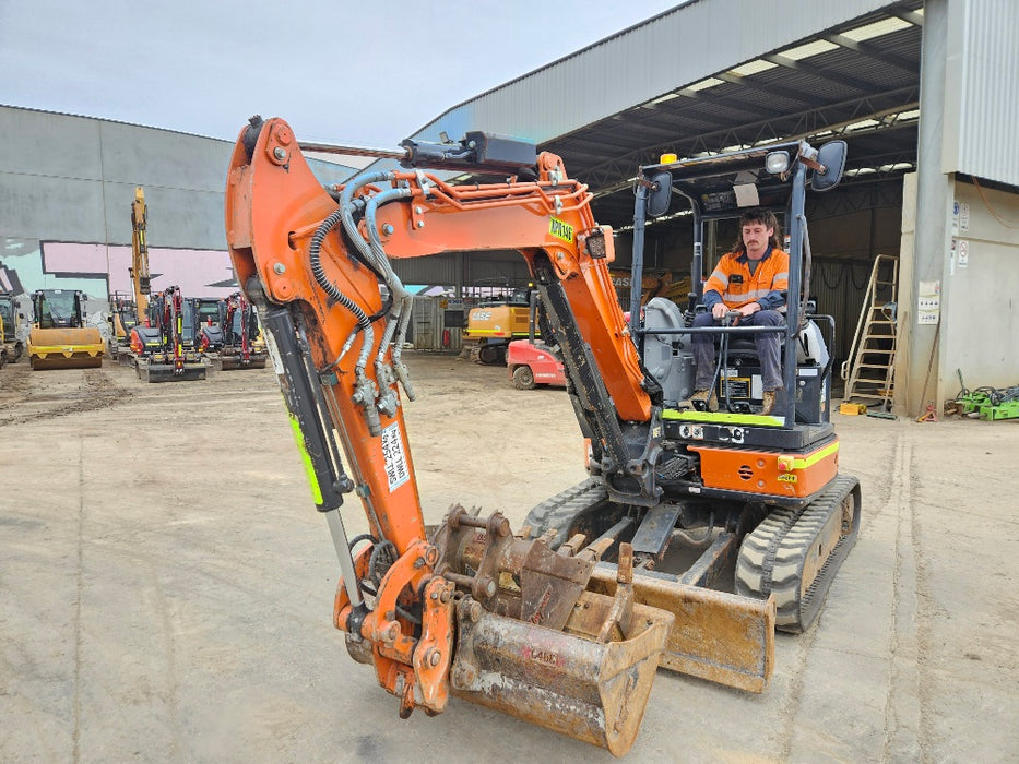 2022 HITACHI ZX33U-5 3.4T EXCAVATOR (M939) WITH HITCH, BUCKETS AND 930 HOURS