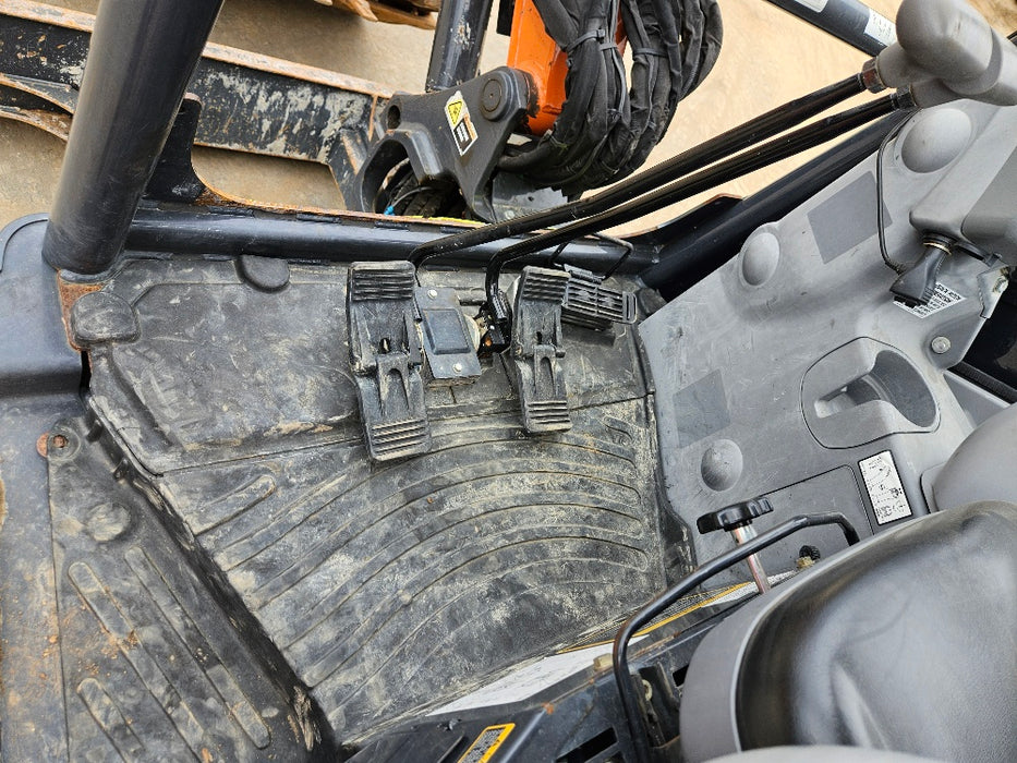 2022 HITACHI ZX33U-5 3.4T EXCAVATOR (M939) WITH HITCH, BUCKETS AND 930 HOURS