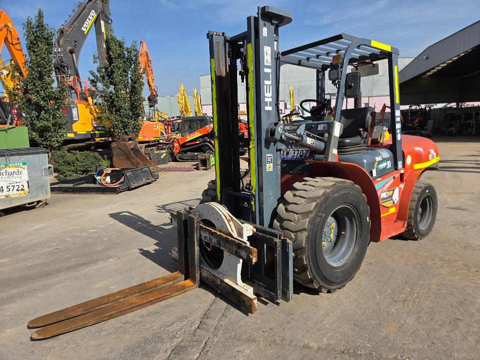 2022 HELI 3T ALL TERRAIN DIESEL FORKLIFT (FL131) WITH ROTATOR, 1230 HOURS