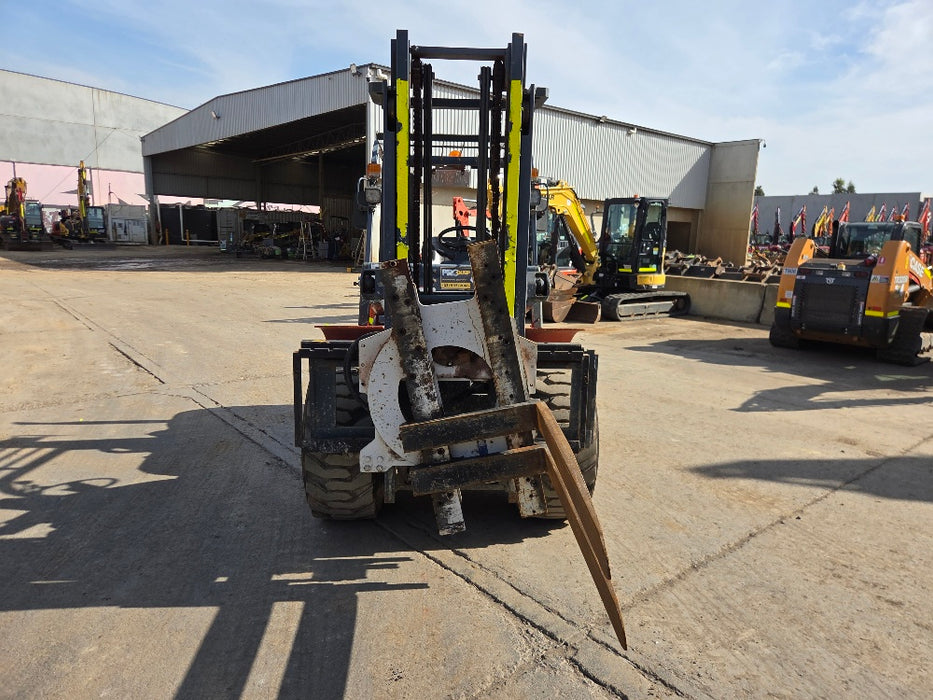 2022 HELI 3T ALL TERRAIN DIESEL FORKLIFT (FL131) WITH ROTATOR, 1230 HOURS