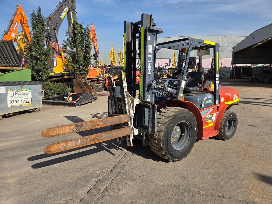 2022 HELI 3T ALL TERRAIN DIESEL FORKLIFT (FL131) WITH ROTATOR, 1230 HOURS