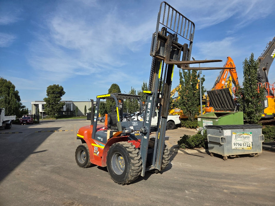 2022 HELI 3T ALL TERRAIN DIESEL FORKLIFT (FL129) WITH 885 HOURS