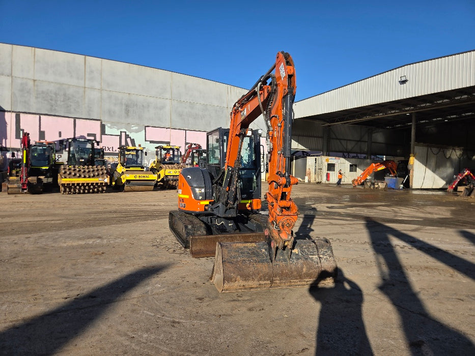 2023 HITACHI ZX55U-5 5.5T EXCAVATOR (M1001) WITH TILTING HITCH, A/C CAB, 1565HRS
