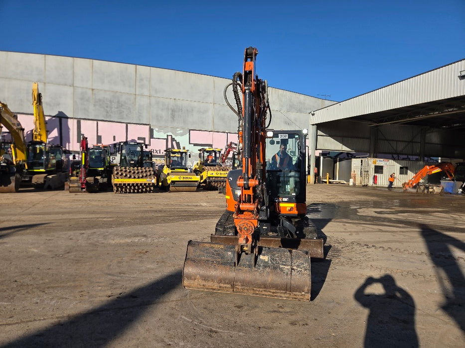 2023 HITACHI ZX55U-5 5.5T EXCAVATOR (M1001) WITH TILTING HITCH, A/C CAB, 1565HRS