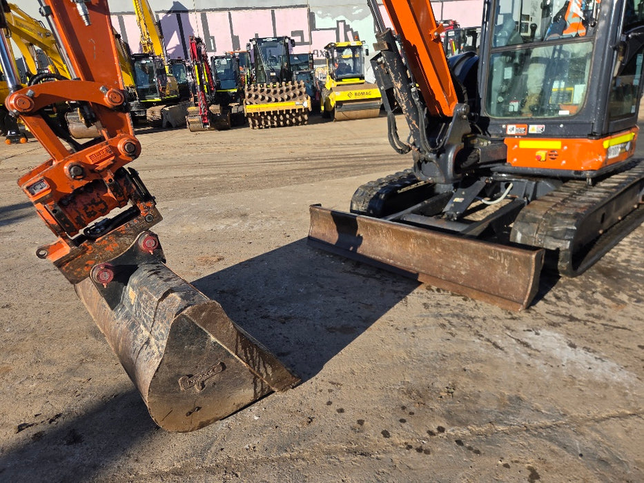 2023 HITACHI ZX55U-5 5.5T EXCAVATOR (M1001) WITH TILTING HITCH, A/C CAB, 1565HRS