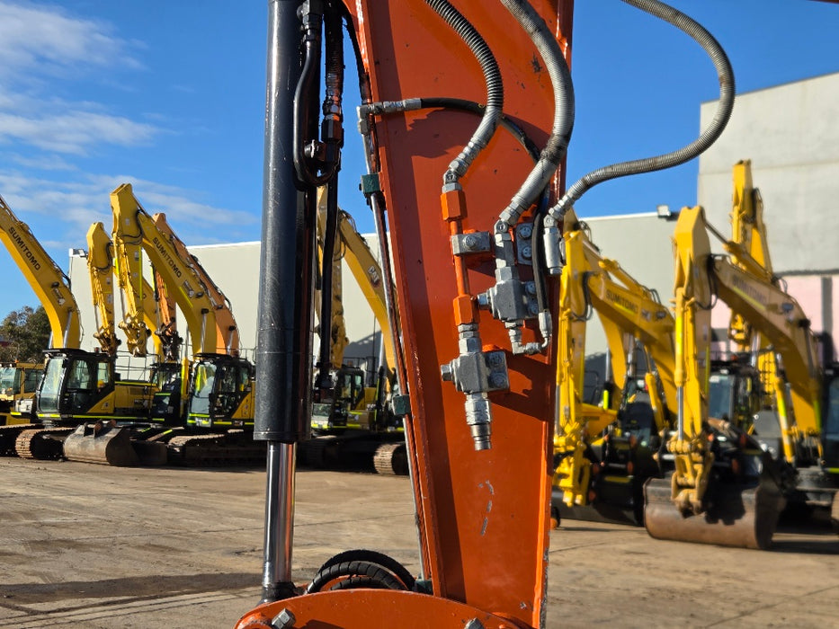 2023 HITACHI ZX55U-5 5.5T EXCAVATOR (M1001) WITH TILTING HITCH, A/C CAB, 1565HRS