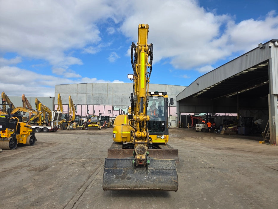 2022 KOMATSU PC88MR-10 9T EXCAVATOR (M900) WITH TILT HITCH AND 2300 HOURS