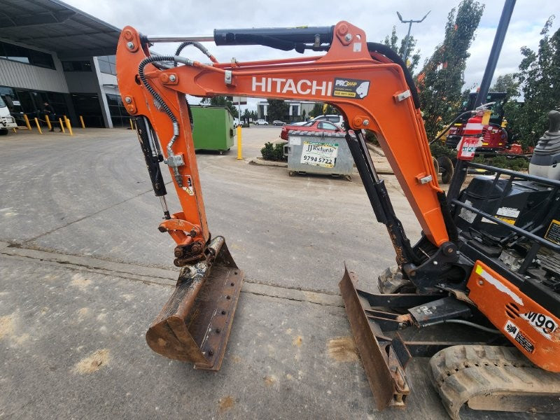 2023 HITACHI ZX17U-5 1.8T EXCAVATOR (M996) WITH 750 HOURS