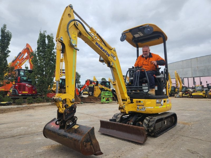 2022 KOMATSU PC18MR-3 1.9T MINI EXCAVATOR (M917) WITH 820 HRS