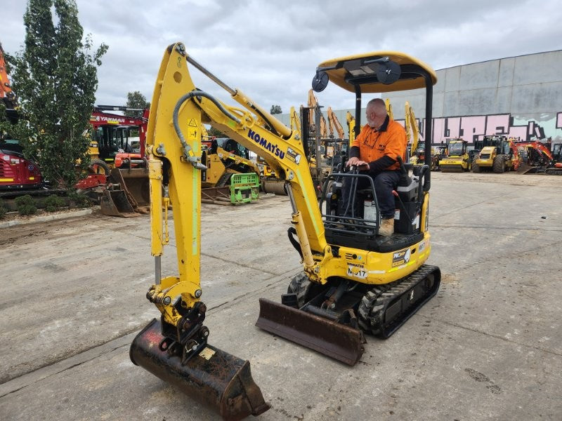 2022 KOMATSU PC18MR-3 1.9T MINI EXCAVATOR (M917) WITH 820 HRS