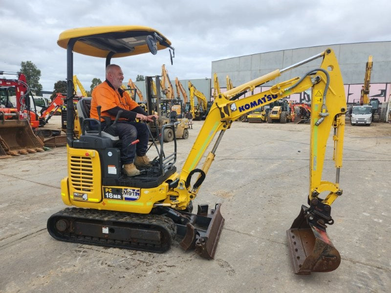 2022 KOMATSU PC18MR-3 1.9T MINI EXCAVATOR (M917) WITH 820 HRS