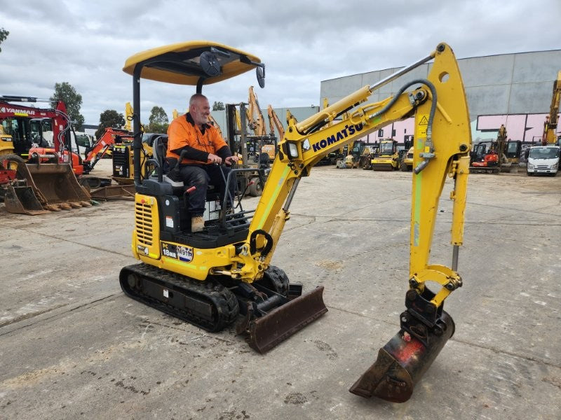 2022 KOMATSU PC18MR-3 1.9T MINI EXCAVATOR (M917) WITH 820 HRS