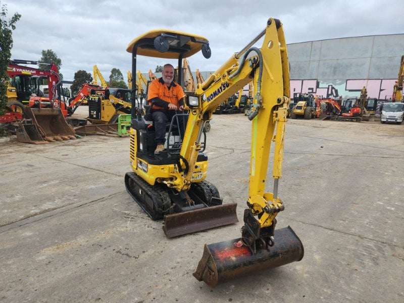 2022 KOMATSU PC18MR-3 1.9T MINI EXCAVATOR (M917) WITH 820 HRS