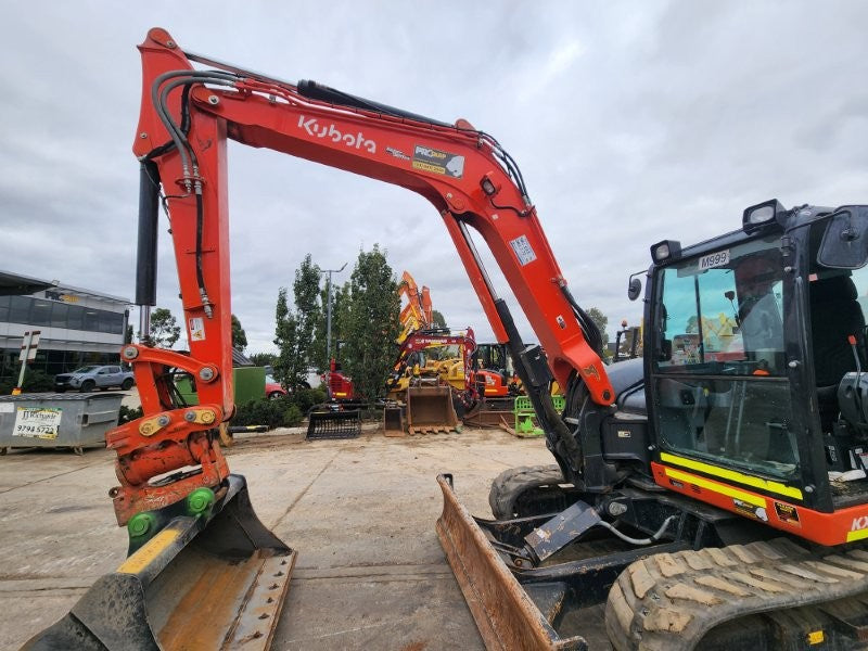 2023 KUBOTA KX080 8.4T EXCAVATOR (M999) WITH TILTING HITCH, 1200 HOURS