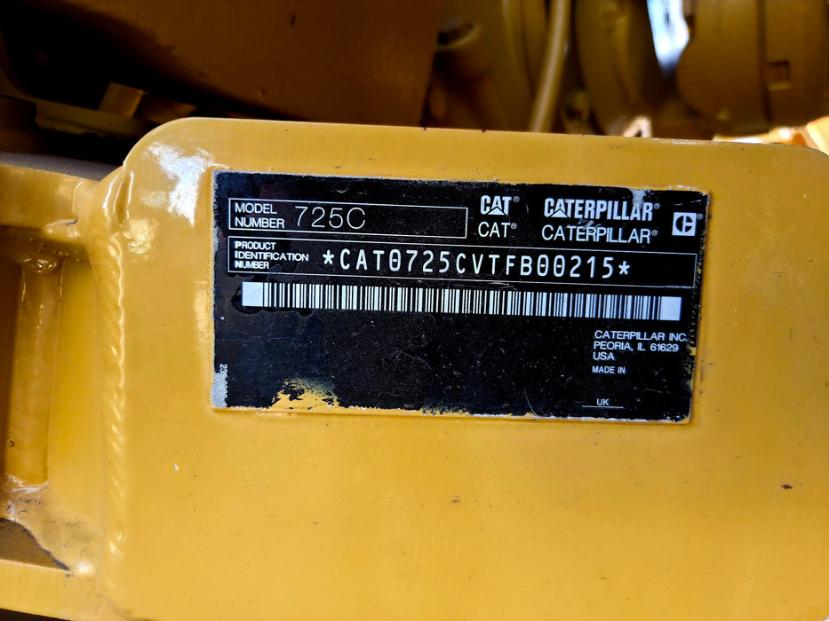 2014 CAT 725C ARTIC DUMP TRUCK (DU318) WITH TAILGATE, CIVIL SPEC AND 13100 HRS