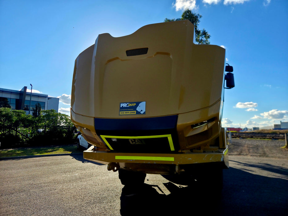 2014 CAT 725C ARTIC DUMP TRUCK (DU318) WITH TAILGATE, CIVIL SPEC AND 13100 HRS