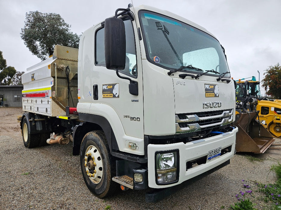 2021 ISUZU FVD 165-300 WATER TRUCK (TP126) WITH 8000 LTR STEEL TANK