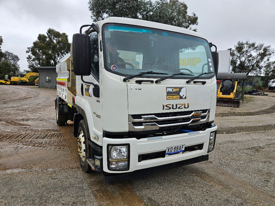 2021 ISUZU FVD 165-300 WATER TRUCK (TP126) WITH 8000 LTR STEEL TANK