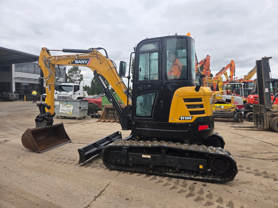 2022 SANY SY50U 5.3T EXCAVATOR WITH QC HITCH, A/C CAB, BUCKETS AND 260 HOURS