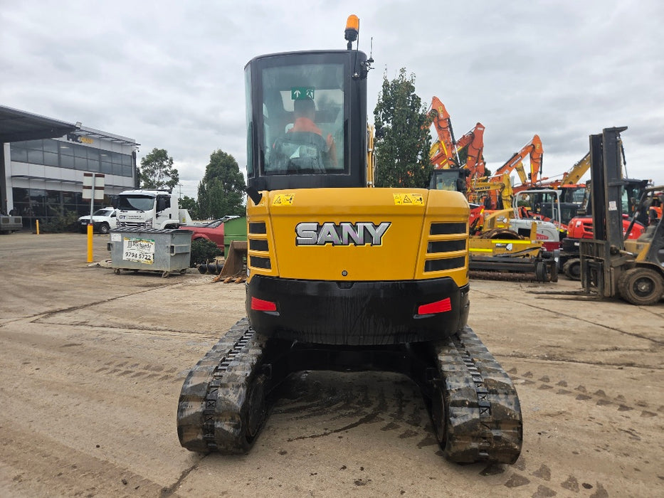 2022 SANY SY50U 5.3T EXCAVATOR WITH QC HITCH, A/C CAB, BUCKETS AND 260 HOURS