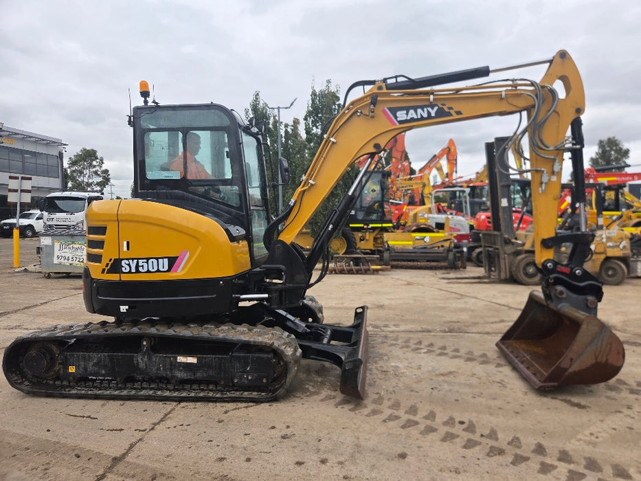 2022 SANY SY50U 5.3T EXCAVATOR WITH QC HITCH, A/C CAB, BUCKETS AND 260 HOURS