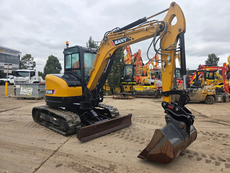2022 SANY SY50U 5.3T EXCAVATOR WITH QC HITCH, A/C CAB, BUCKETS AND 260 HOURS