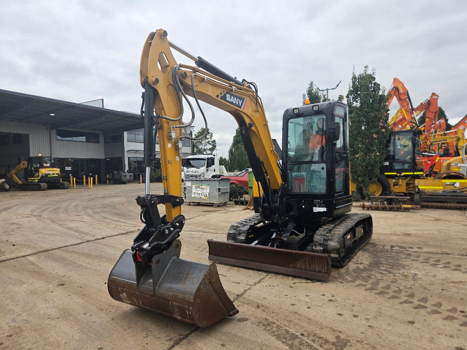 2022 SANY SY50U 5.3T EXCAVATOR WITH QC HITCH, A/C CAB, BUCKETS AND 260 HOURS