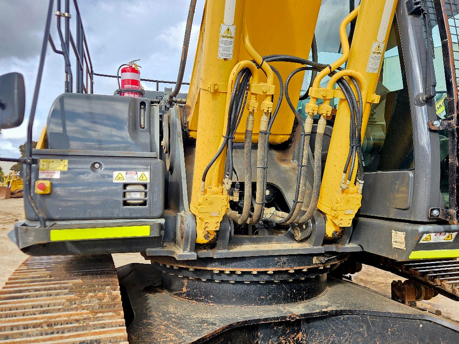 2021 SUMITOMO SH370LHD-6 37T EXCAVATOR (E295) WITH 3945 HOURS