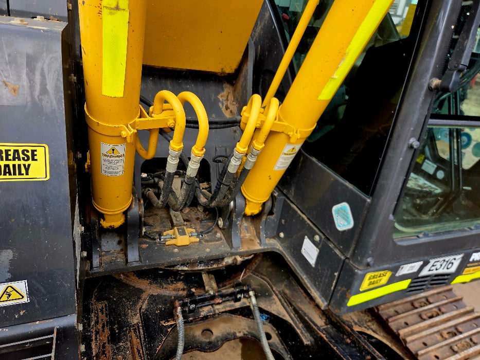 2021 SUMITOMO SH235X-6 25T EXCAVATOR (E316) WITH TILT HITCH, GPS AND 4630 HRS