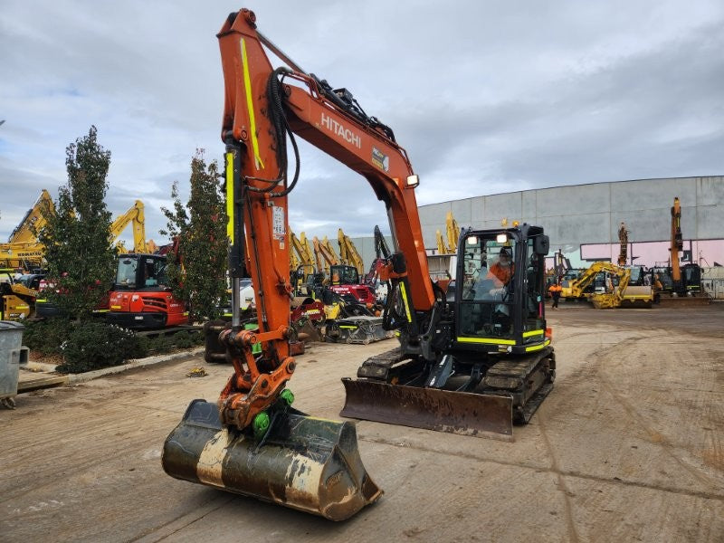 2022 HITACHI ZX85USB-5 EXCAVATOR (M808) WITH HITCH, BUCKETS AND 1950 HOURS