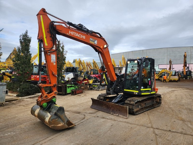 2022 HITACHI ZX85USB-5 EXCAVATOR (M808) WITH HITCH, BUCKETS AND 1950 HOURS