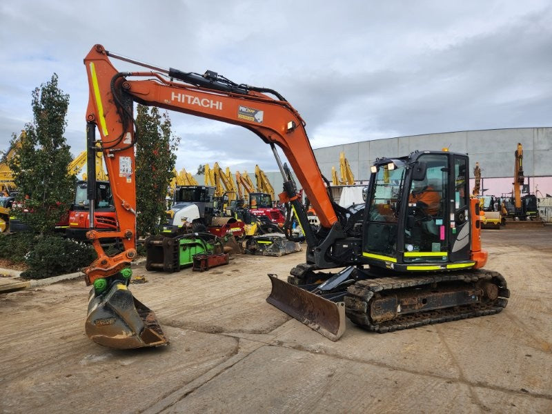 2022 HITACHI ZX85USB-5 EXCAVATOR (M808) WITH HITCH, BUCKETS AND 1950 HOURS