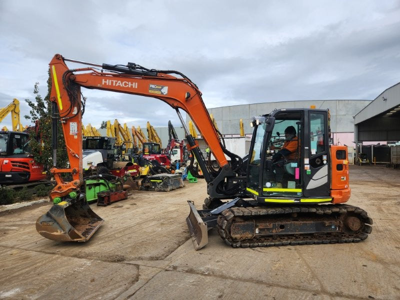 2022 HITACHI ZX85USB-5 EXCAVATOR (M808) WITH HITCH, BUCKETS AND 1950 HOURS