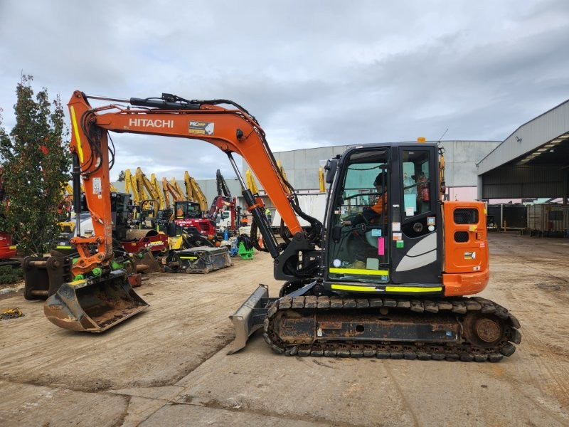 2022 HITACHI ZX85USB-5 EXCAVATOR (M808) WITH HITCH, BUCKETS AND 1950 HOURS
