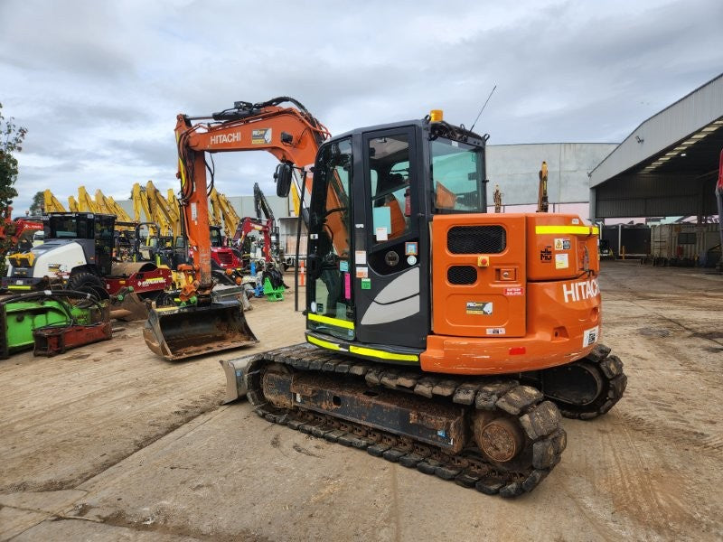 2022 HITACHI ZX85USB-5 EXCAVATOR (M808) WITH HITCH, BUCKETS AND 1950 HOURS