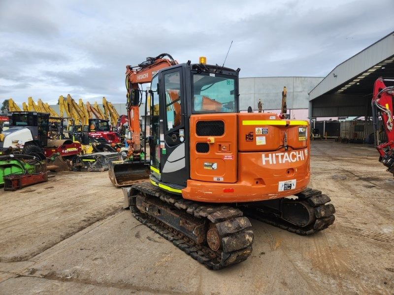 2022 HITACHI ZX85USB-5 EXCAVATOR (M808) WITH HITCH, BUCKETS AND 1950 HOURS