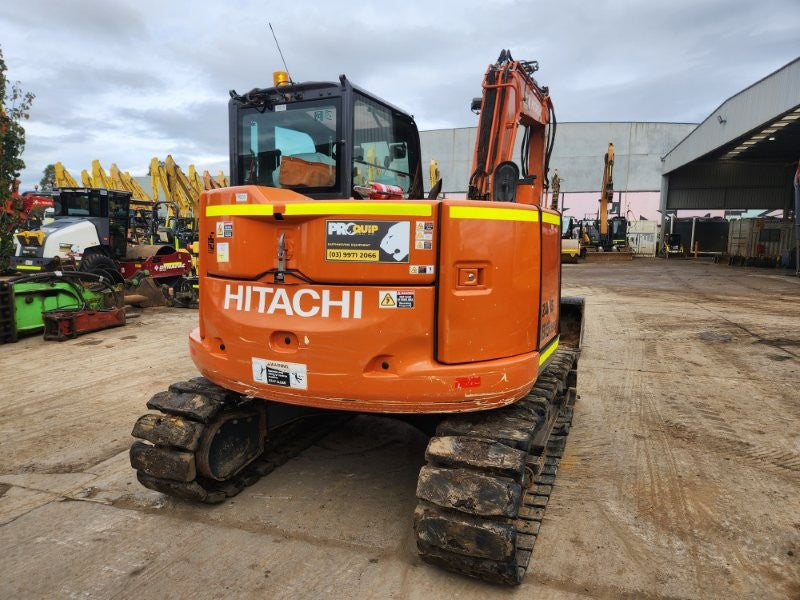 2022 HITACHI ZX85USB-5 EXCAVATOR (M808) WITH HITCH, BUCKETS AND 1950 HOURS