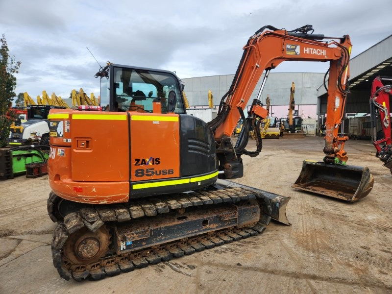 2022 HITACHI ZX85USB-5 EXCAVATOR (M808) WITH HITCH, BUCKETS AND 1950 HOURS