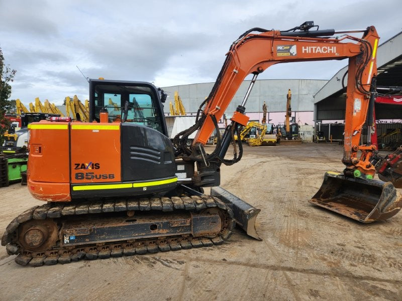 2022 HITACHI ZX85USB-5 EXCAVATOR (M808) WITH HITCH, BUCKETS AND 1950 HOURS