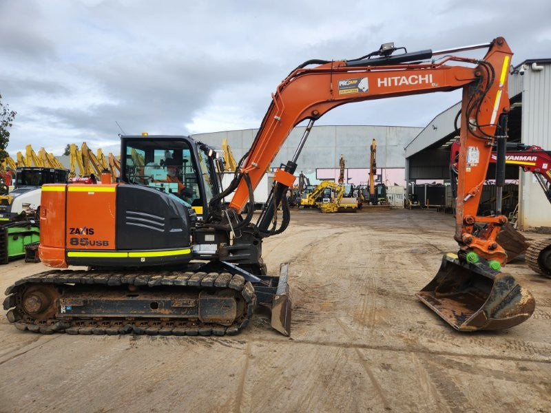 2022 HITACHI ZX85USB-5 EXCAVATOR (M808) WITH HITCH, BUCKETS AND 1950 HOURS