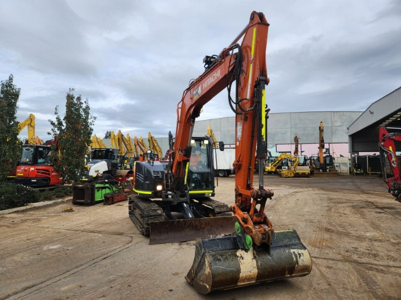 2022 HITACHI ZX85USB-5 EXCAVATOR (M808) WITH HITCH, BUCKETS AND 1950 HOURS