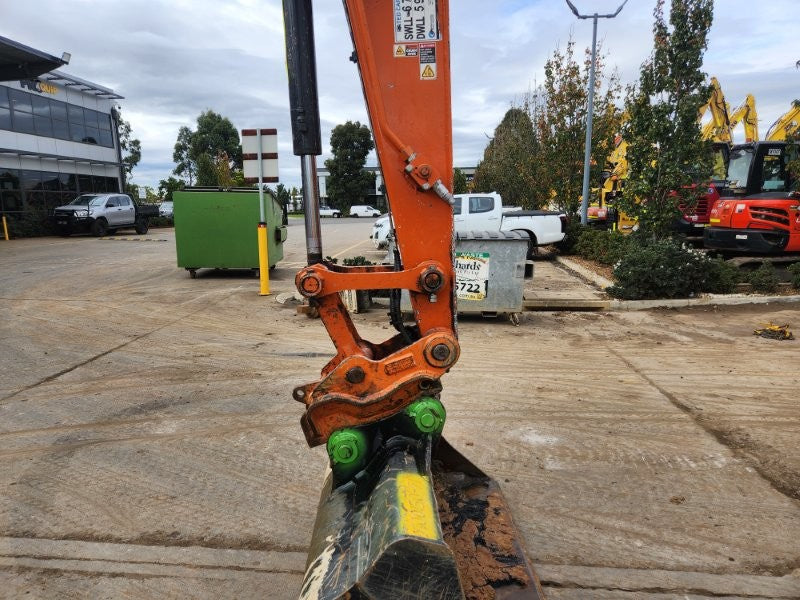 2022 HITACHI ZX85USB-5 EXCAVATOR (M808) WITH HITCH, BUCKETS AND 1950 HOURS