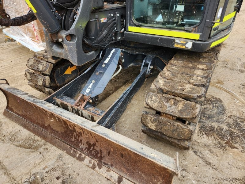 2022 HITACHI ZX85USB-5 EXCAVATOR (M808) WITH HITCH, BUCKETS AND 1950 HOURS