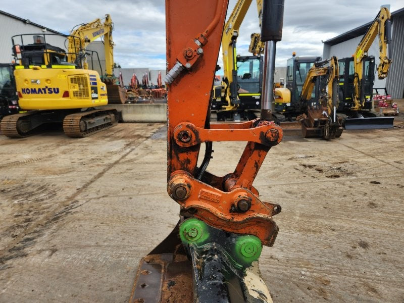 2022 HITACHI ZX85USB-5 EXCAVATOR (M808) WITH HITCH, BUCKETS AND 1950 HOURS