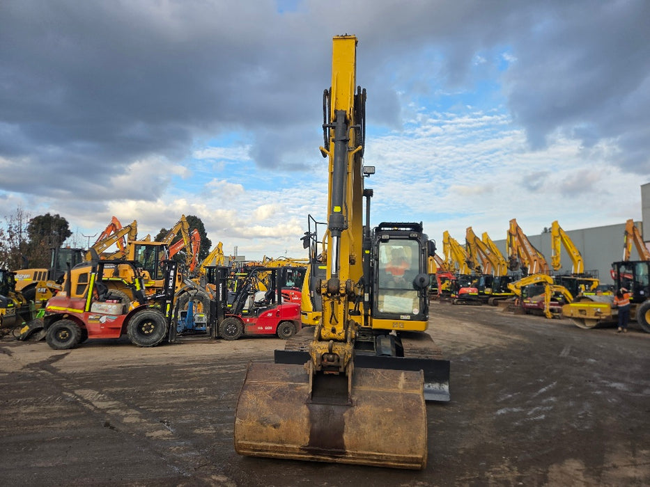 Front view of 2021 Sumitomo SH370LHD-6 excavator with steel tracks