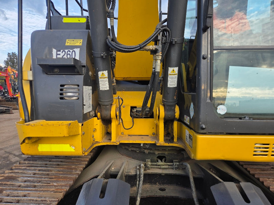 Hydraulic hitch on 2019 Sumitomo SH145X-6 excavator ready for attachments