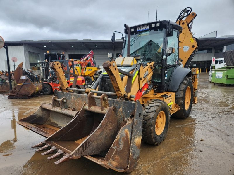2016 CASE 590ST BACKHOE (B110) WITH HYDRAULIC HITCH, BUCKETS AND 2050 HOURS