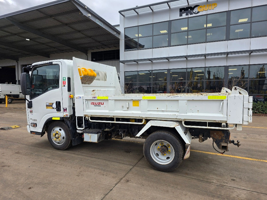 2021 ISUZU NMR45-150 TIPPER TRUCK (TP026) WITH 48,000 KLMS
