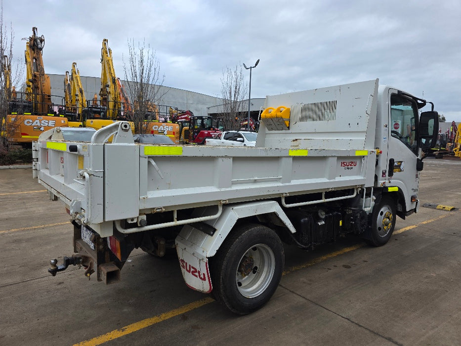 2021 ISUZU NMR45-150 TIPPER TRUCK (TP026) WITH 48,000 KLMS